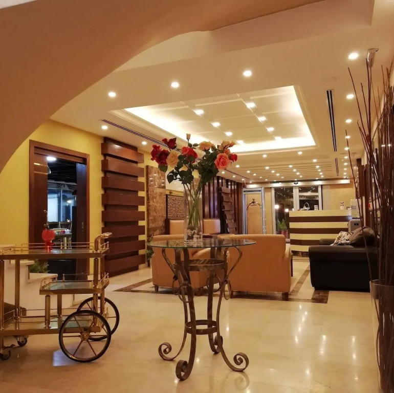 7 Days Hotel