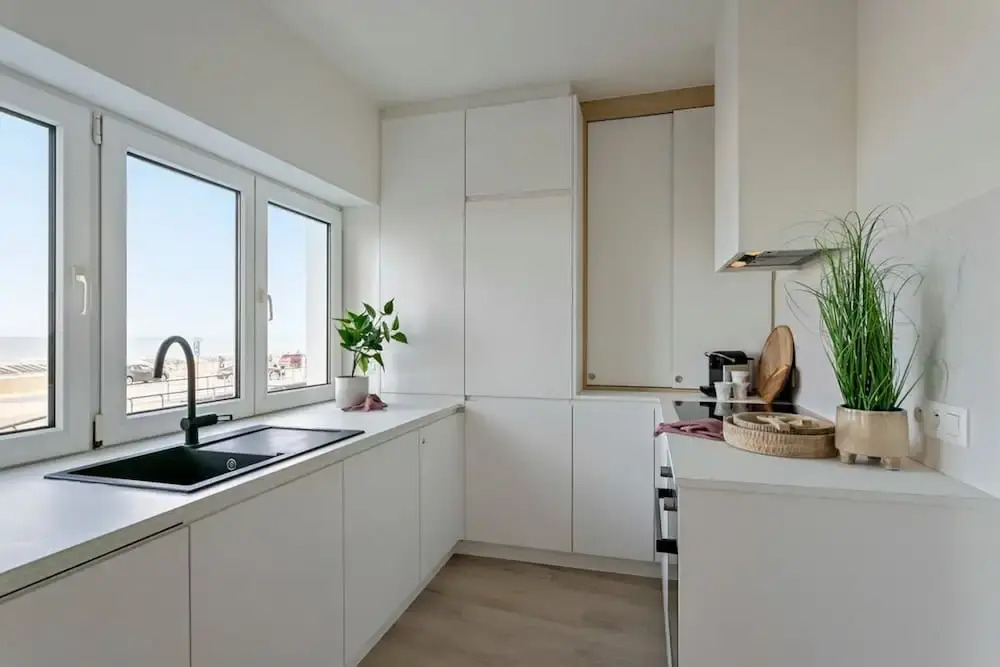 Stylishly Refurbished Apartment With sea View