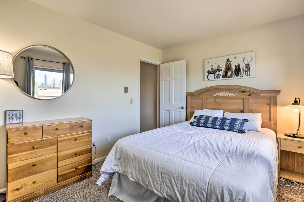 Cozy Family-friendly Fraser Condo w/ Mtn Views!