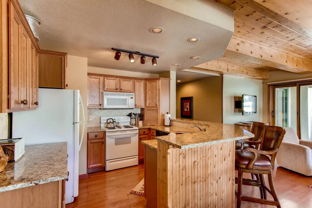Recently Remodeled 2 Br Condo at the Plaza