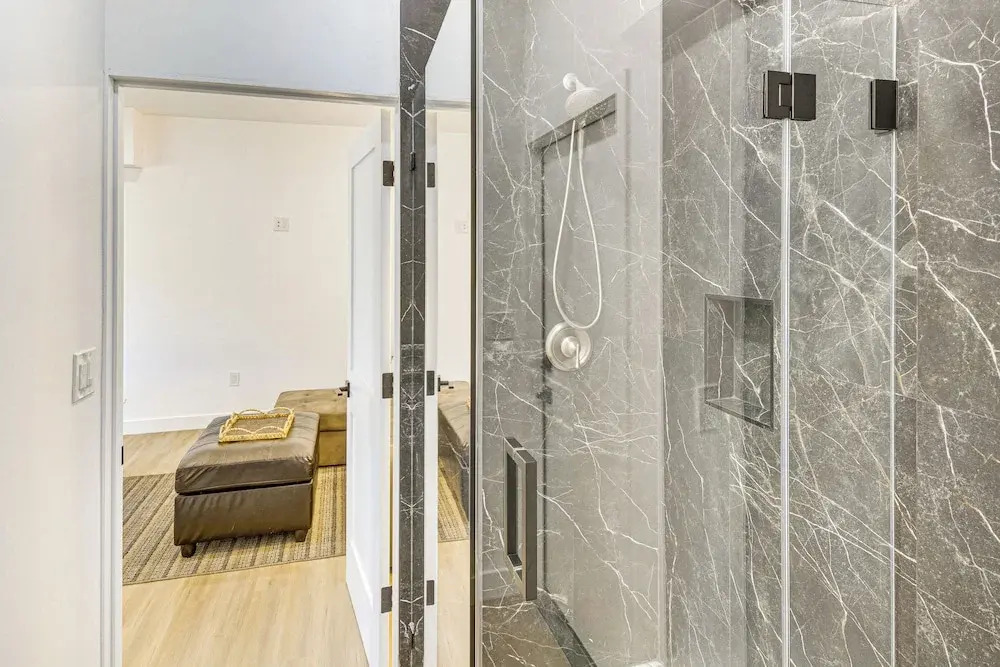 4 Mi to Sofi Stadium: Pet-friendly LA Area Home