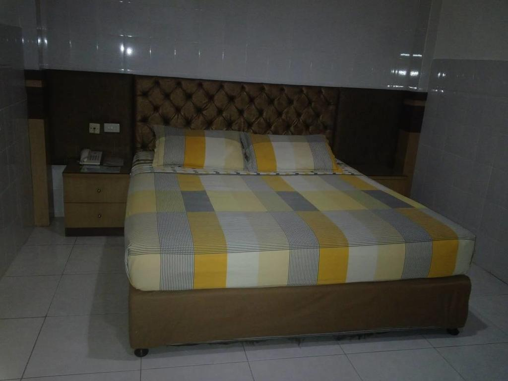 Metro Hotel