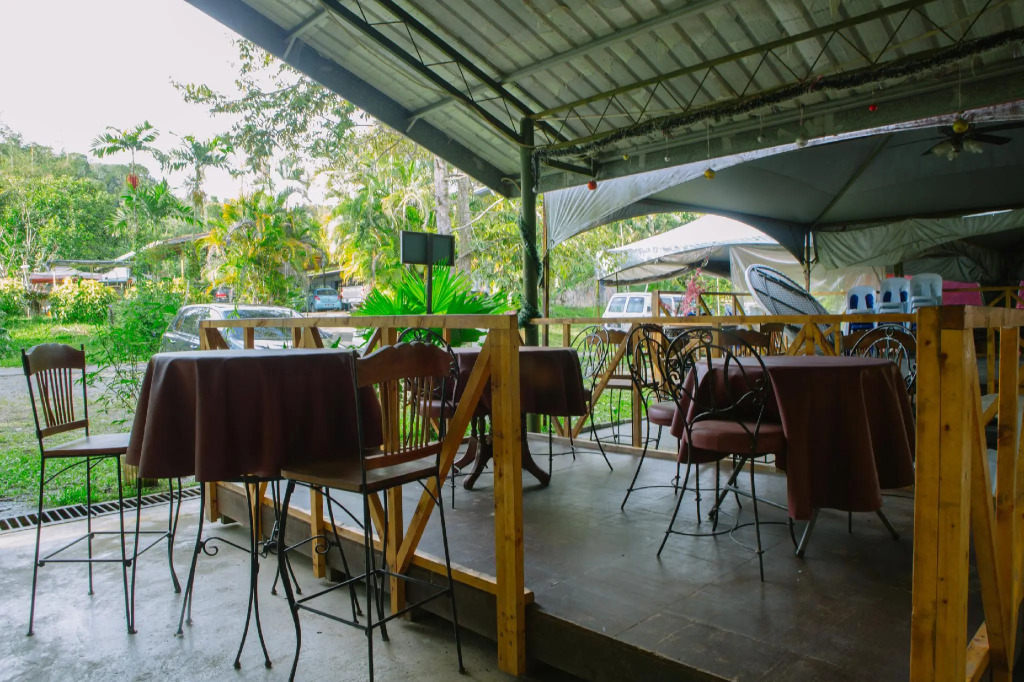 OYO 90037 The 7 Lodge Tambunan