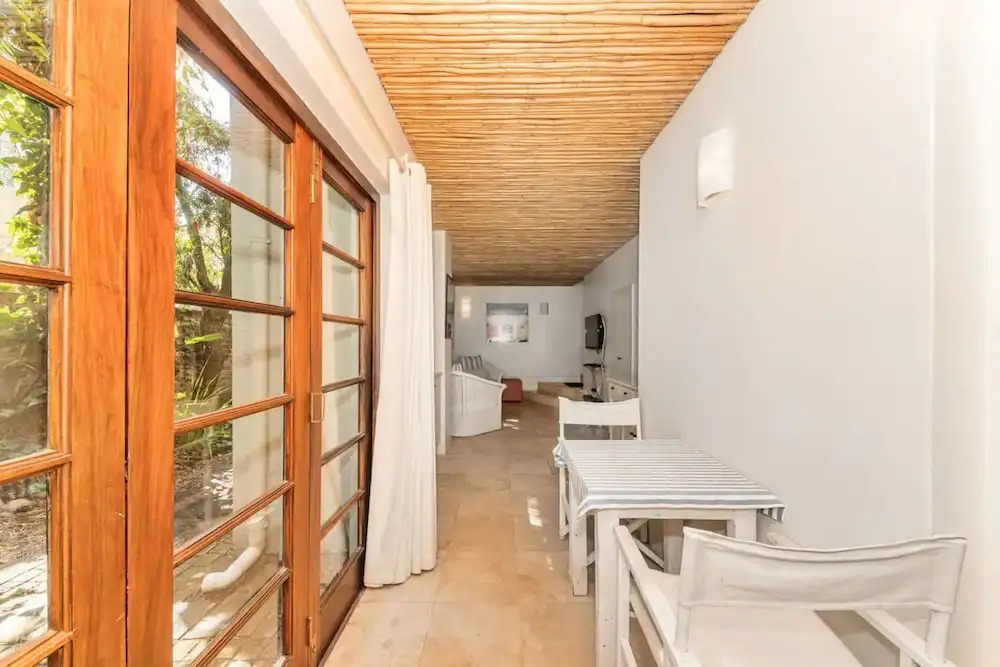Tropical 1BD Hideaway Near Queens Beach, Fresnaye!