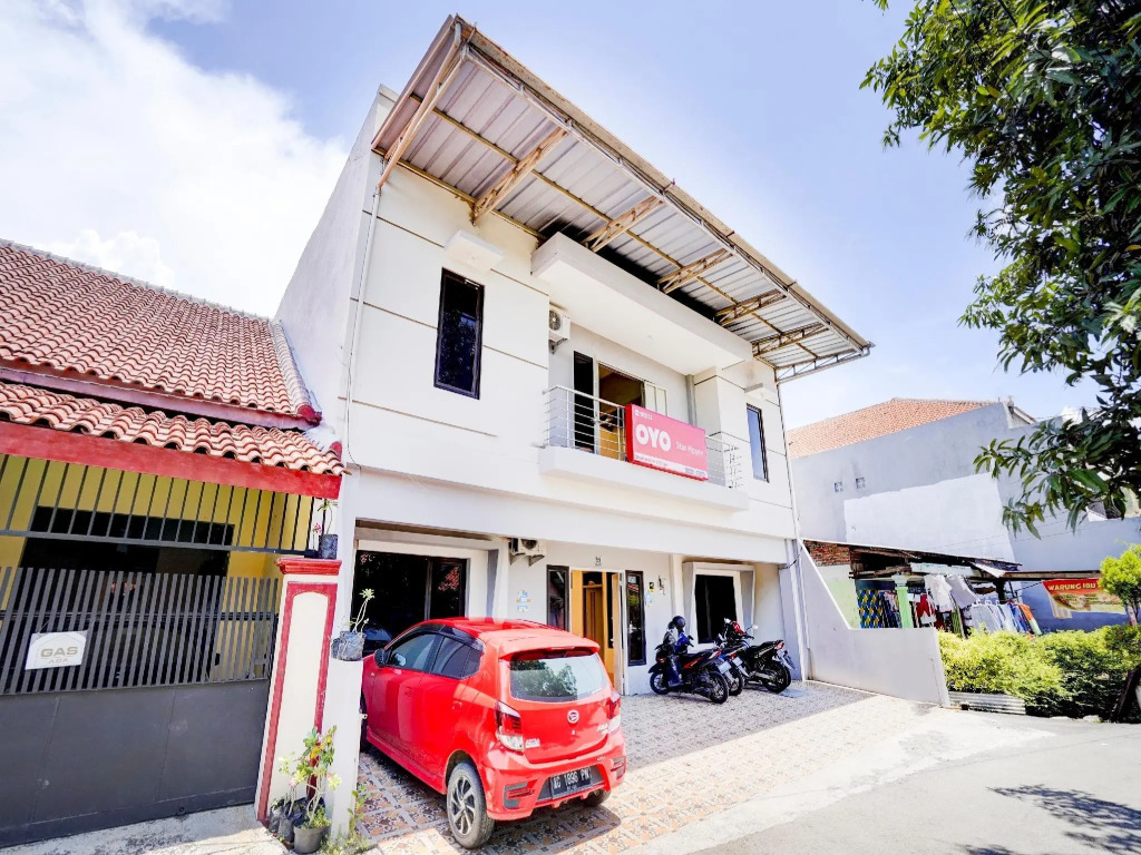 OYO 90052 Star House