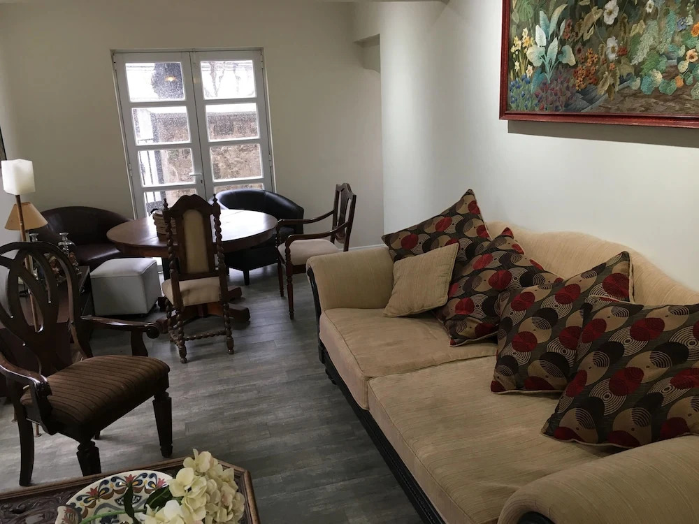 The White House Suites