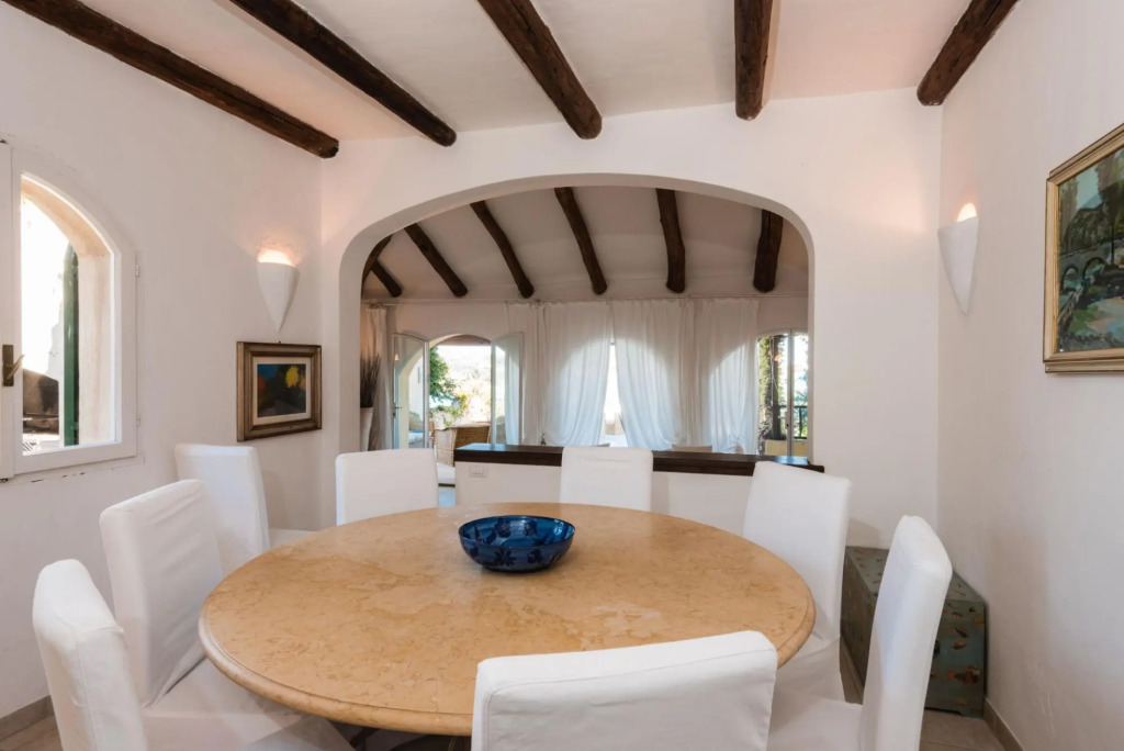 An independent villa of 250 square meters, is divided into 3 levels where the ground floor is the ma-VILLA BIANCA
