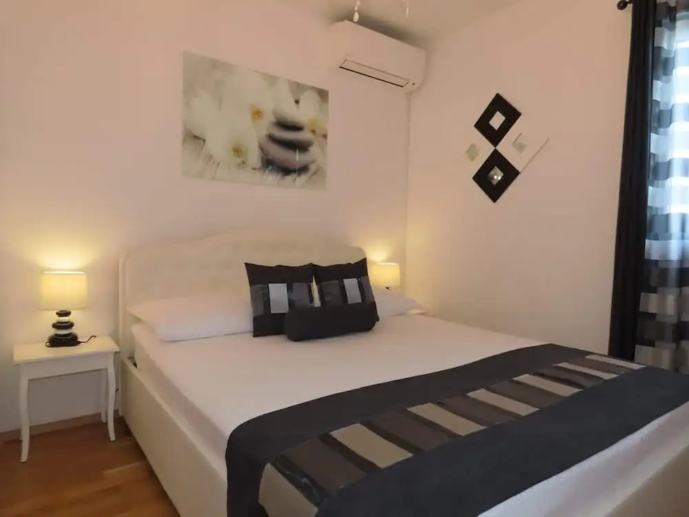 Villa Doris With Heated Pool gym and Kids Playground