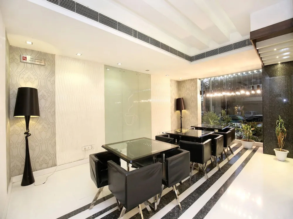OYO 15134 Hotel Downtown