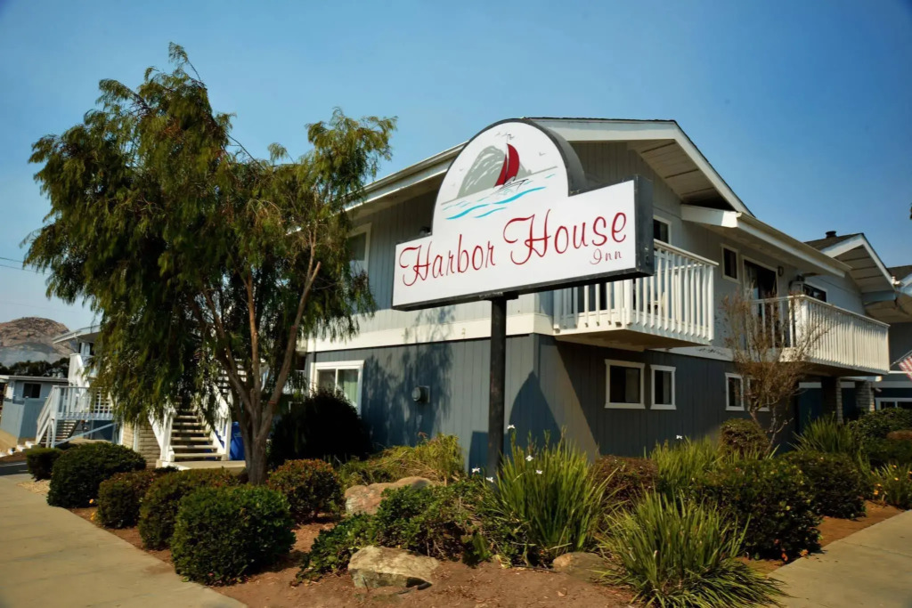 Harbor House Inn