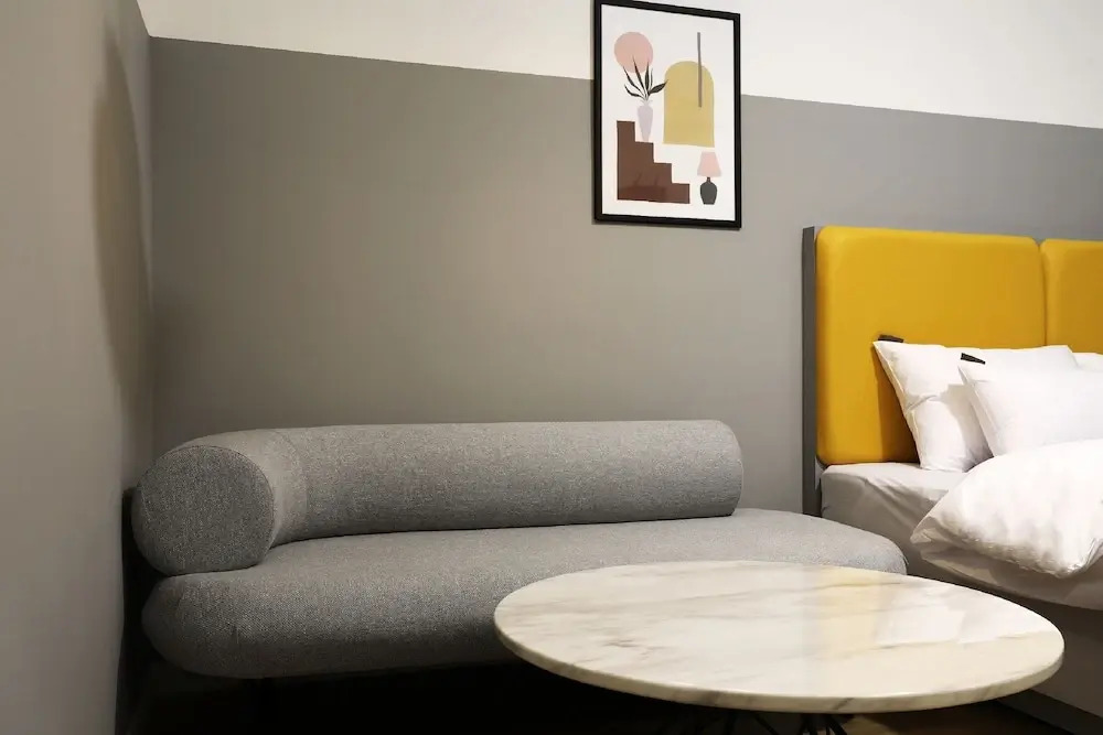 Hotel Urban Brown