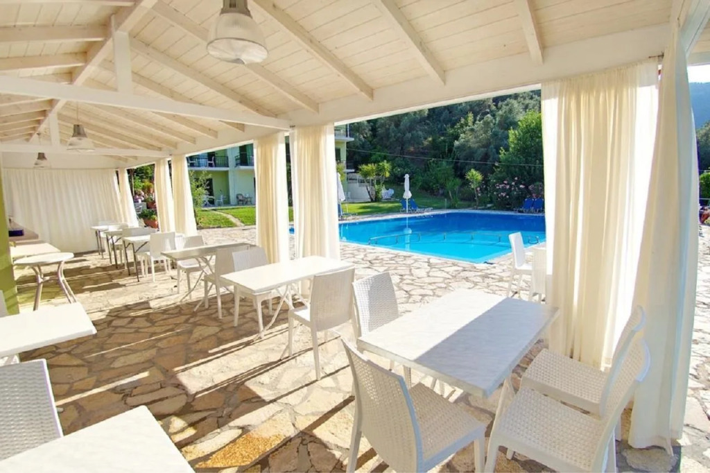 Vliho Bay Suites & Apartments