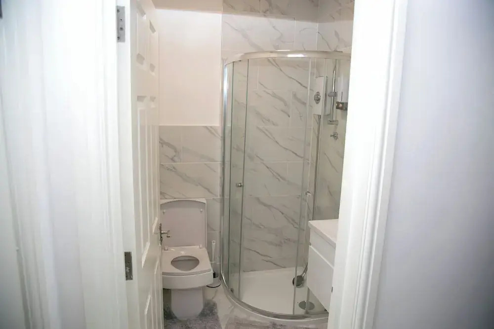 2 Bed Flat - Sleeps 3 - Wifi - Parking