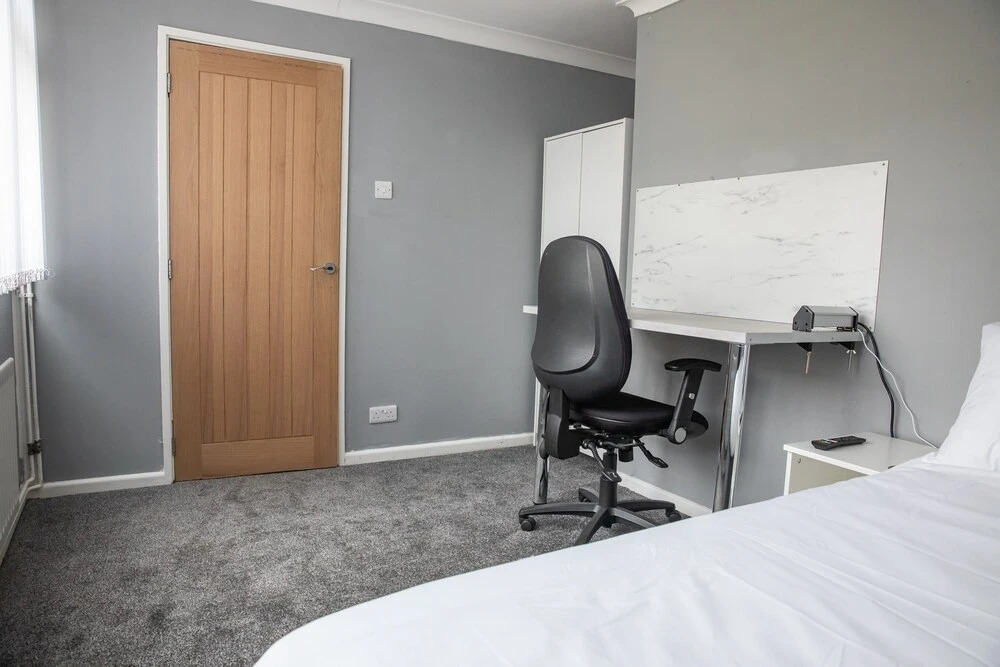 Impeccable 2-bed Home Close to City Centre!!