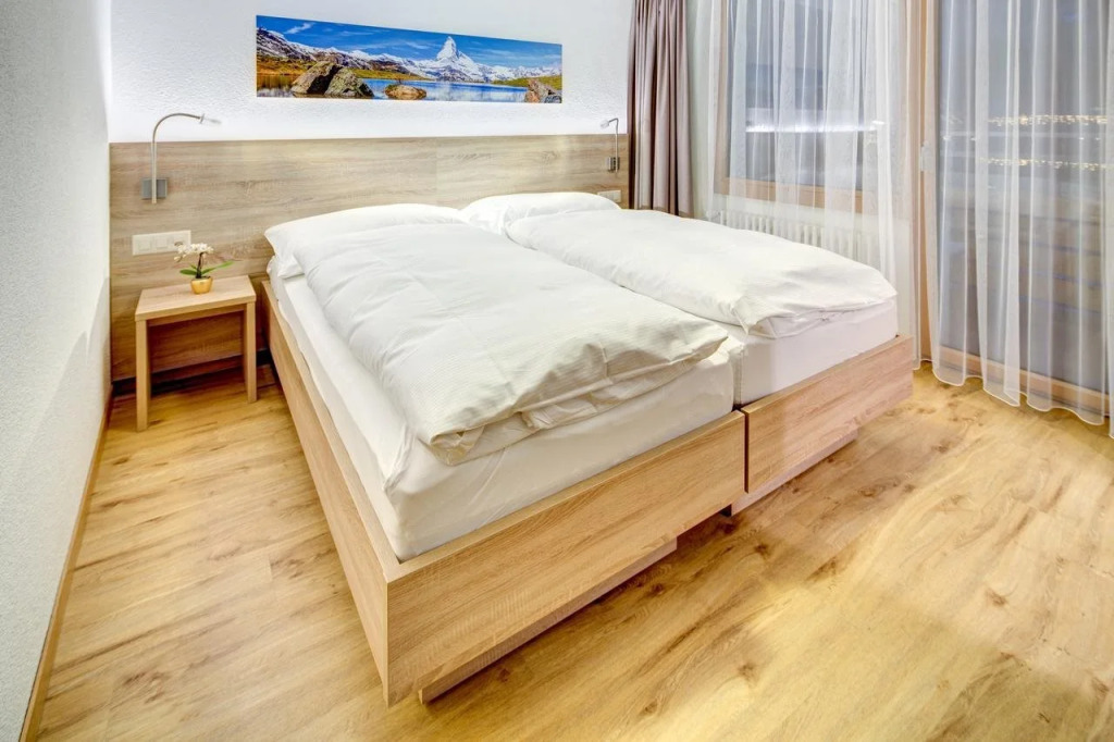 Matterhorn Inn - Wellness & Dining - at Zermatt Shuttle Station