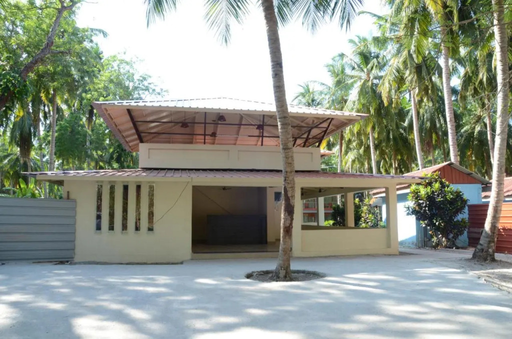 Coconhuts Beach Resort