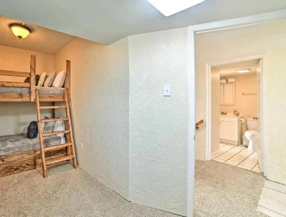 Sunny Padre Island Condo, Only 2 Mi to Beaches!