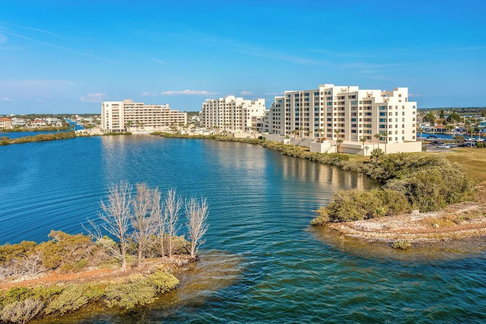 Gulf-view Balcony & Pool Access: Hudson Retreat