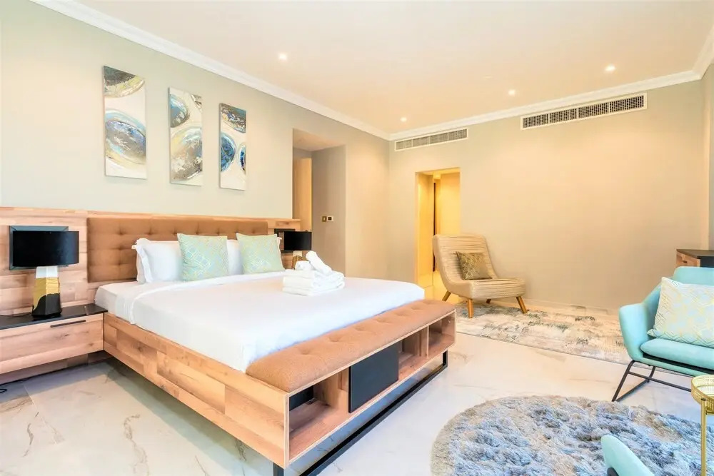 Luxurious 5 Bedroom Duplex with terrace & sea view