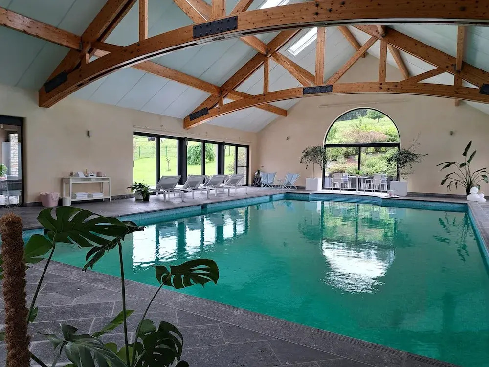 Cha Cha de Loup-B&B-Vakantiewoning met verwarmd binnenzwembad en groot zonneterras in de Ardennen