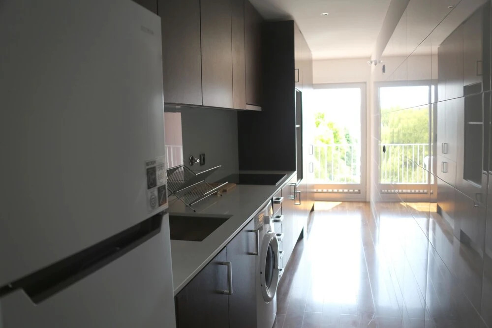 House and People - Martins Sarmento