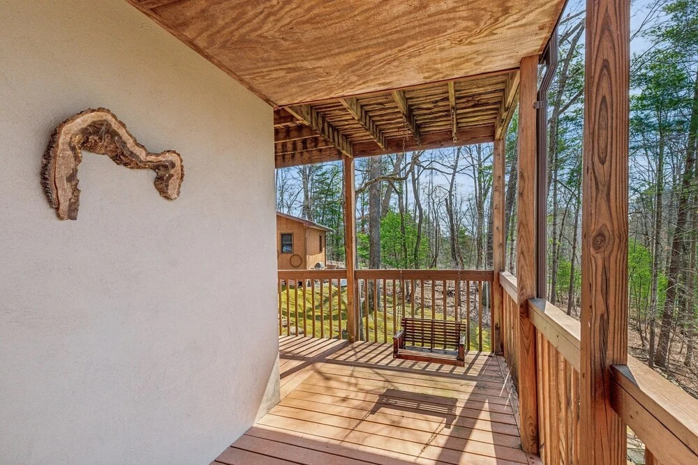 Warm And Cozy Cabin In Lake Lure, Nestled In Hardwood Trees, Peaceful Home- Wifi 3 Bedroom Home by Sunscape Property Management