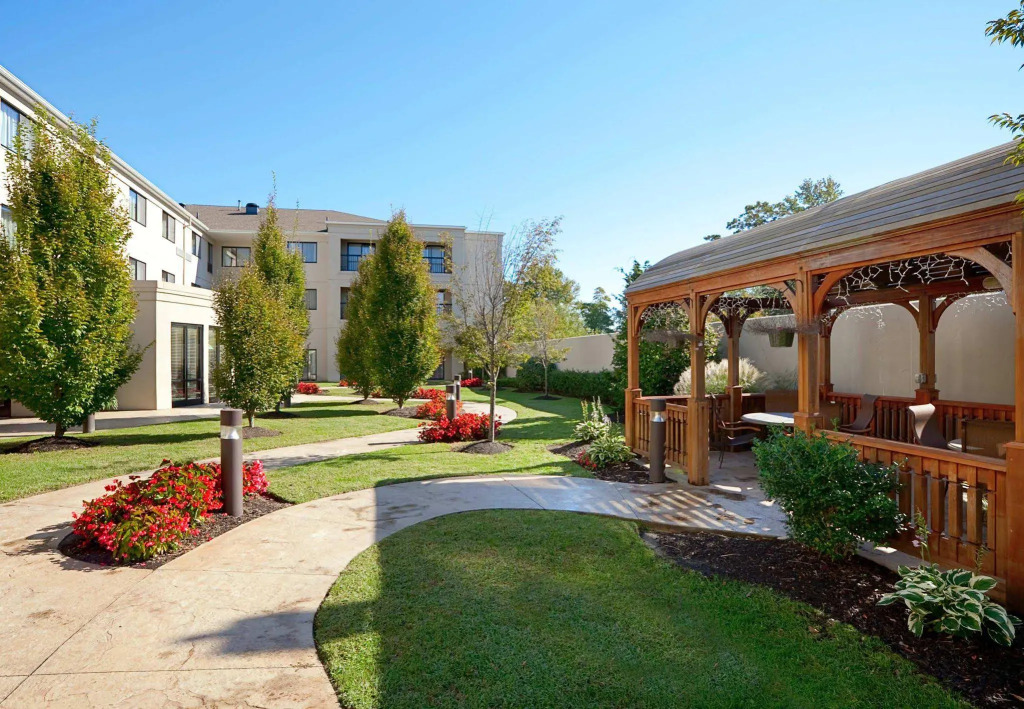 Courtyard Wall at Monmouth Shores Corporate Park