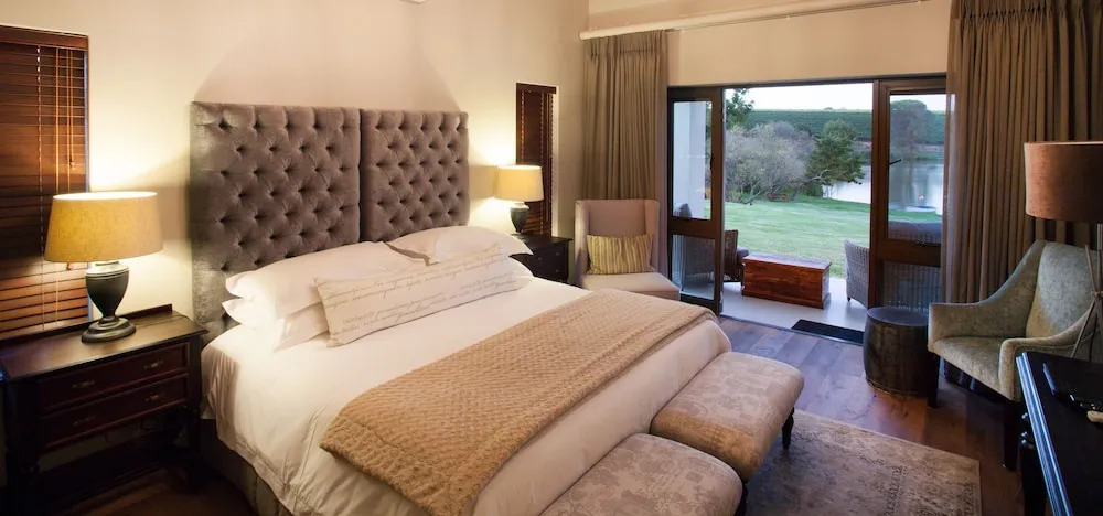 Under Oaks Guesthouse