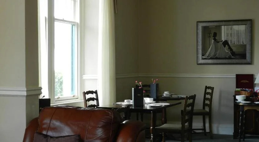 Highlander Inn
