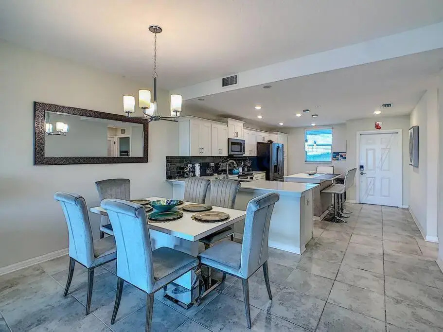 Last minute deal! Brand New 2bed apt near Disney