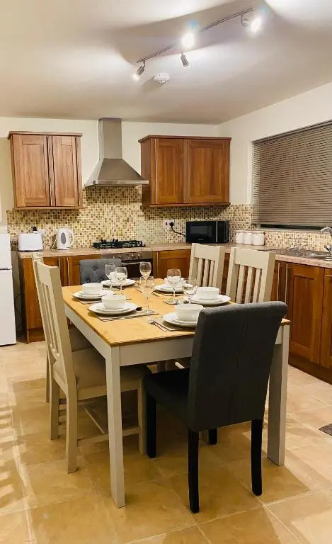 Cheerful home near City Centre,Station& RaceCourse