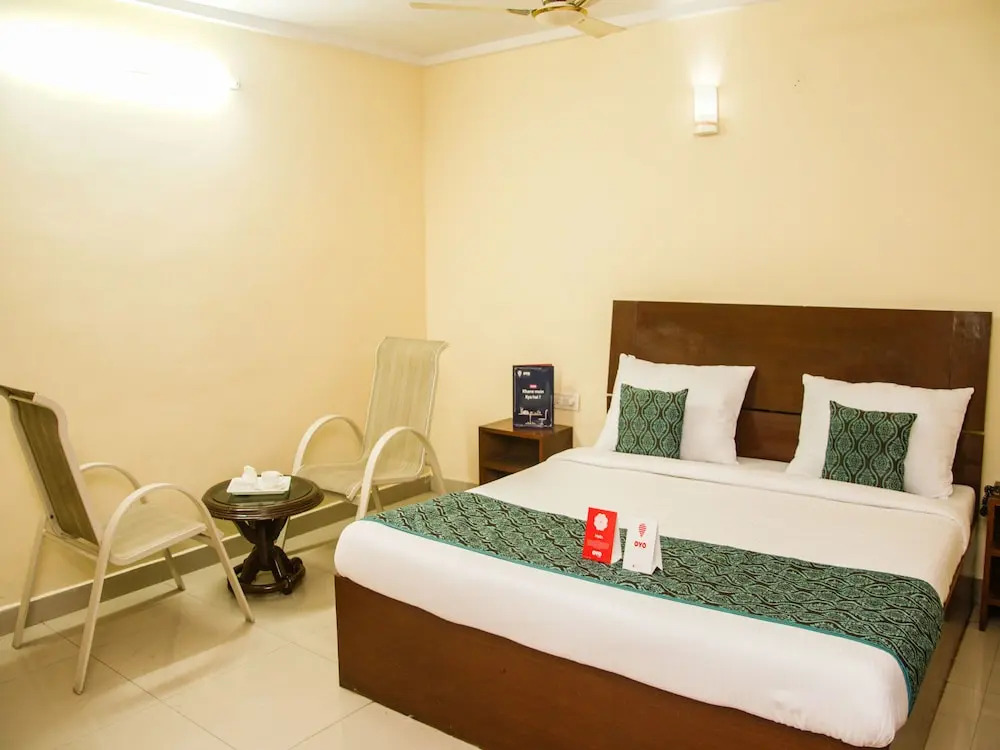 OYO 7666 Hotel SilverLine