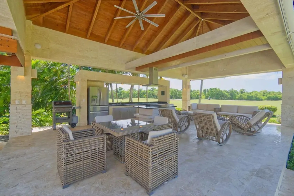 Modern Villa With Ocean View and Service Staff