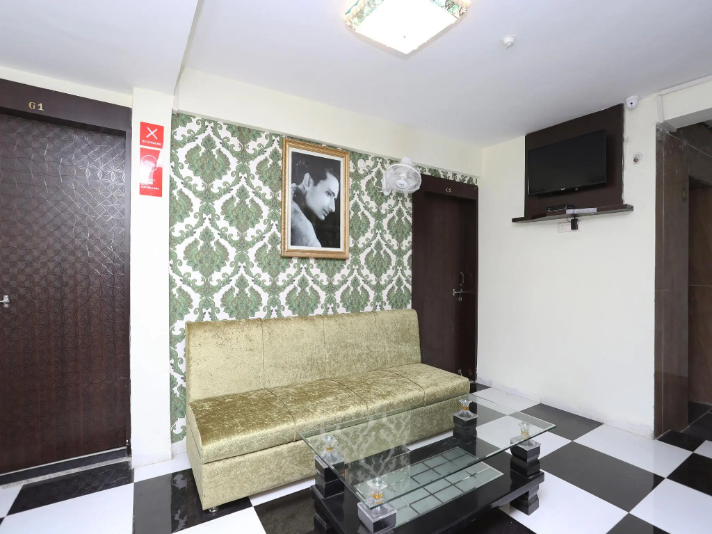 OYO 12127 Radhika Palace