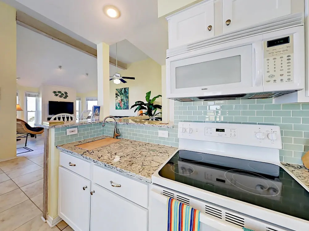 17601 San Luis Pass Road Home - 3 Br townhouse by RedAwning