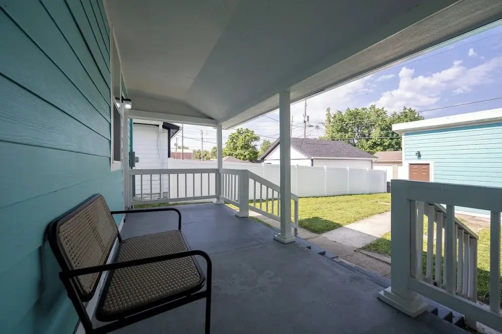 Spacious 5-Bedroom Blue Bungalow