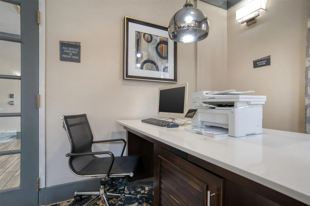 Best Western Plus Philadelphia-Choctaw Hotel and Suites