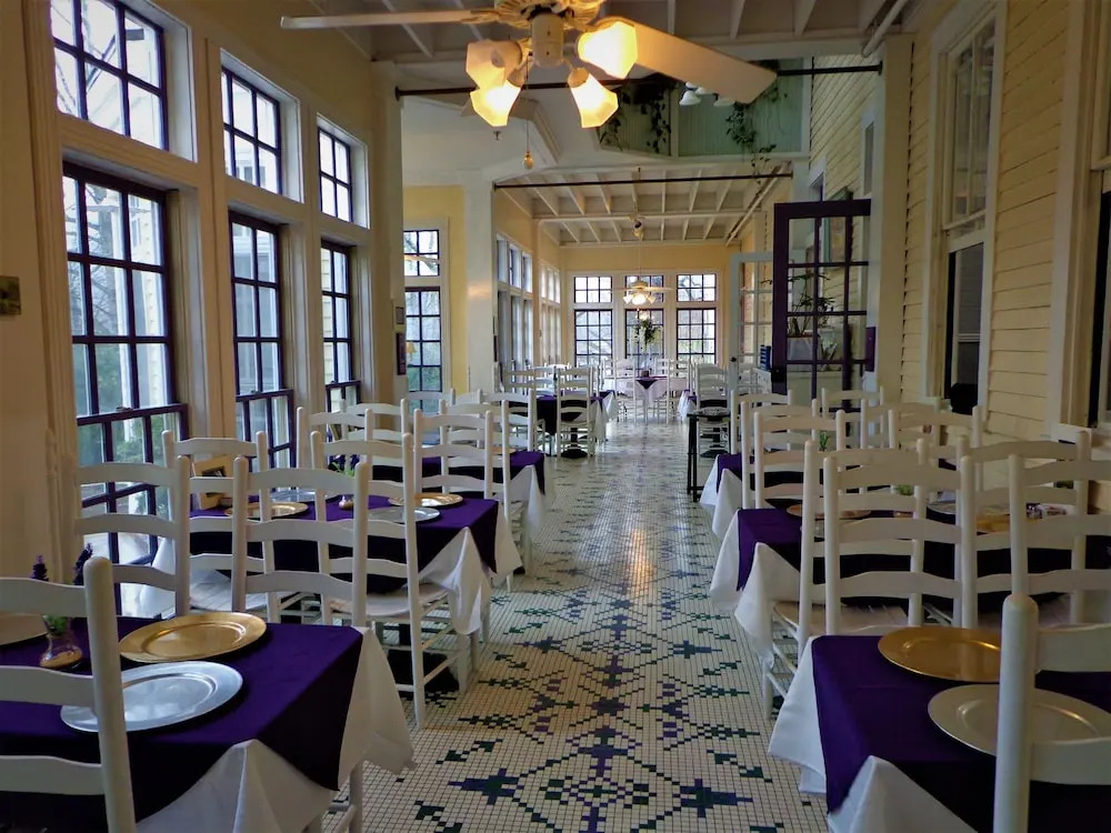 Grand Old Lady Hotel