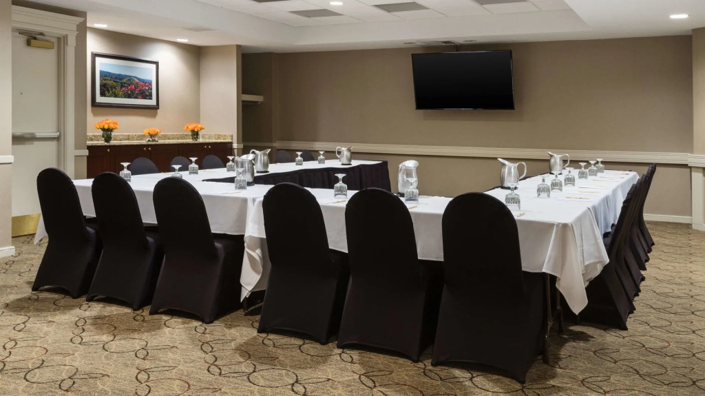 DoubleTree Suites by Hilton Hotel Cincinnati - Blue Ash