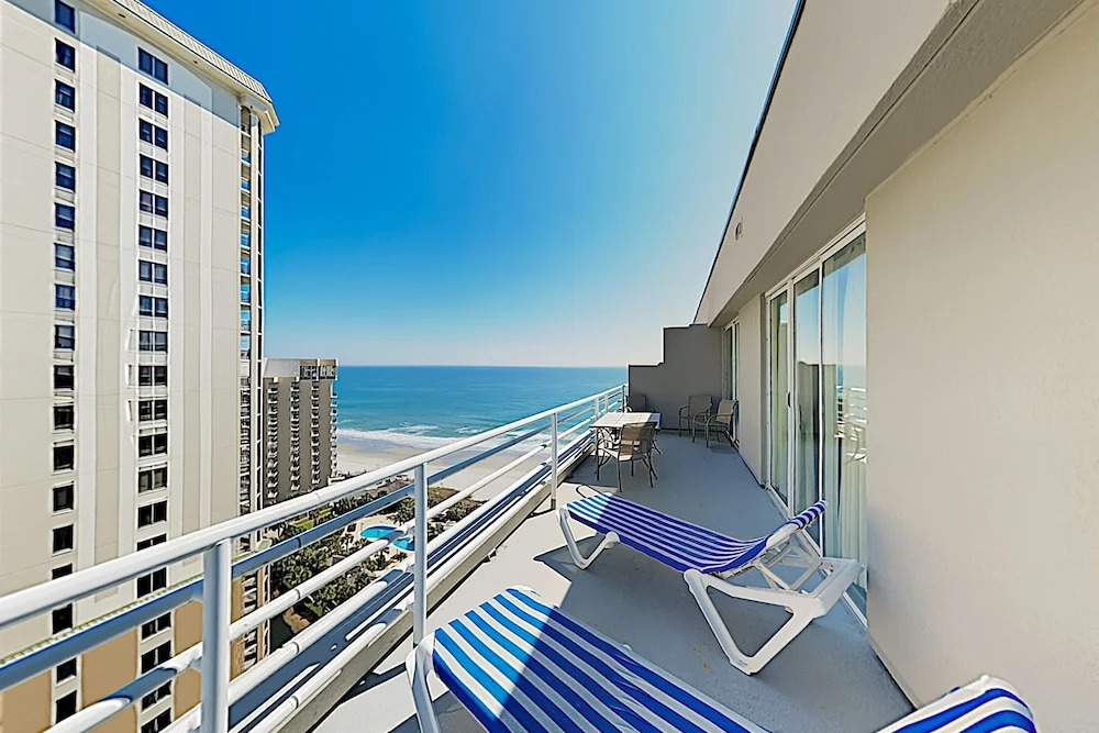 New Listing! Oceanfront W/ Pools & Hot Tub 3 Bedroom Condo
