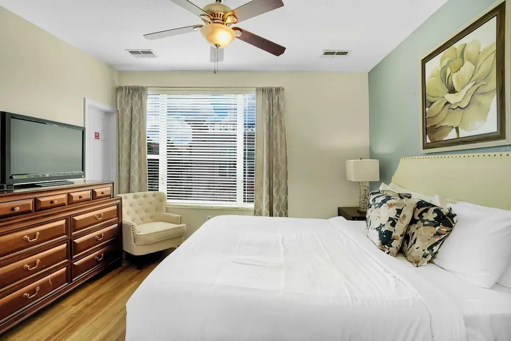 Spacious Townhome wPatio Garage Sleeps10