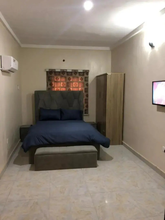 Well furnished and very spacious 2bedroom apartment in Wuye