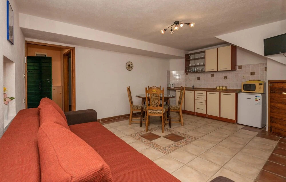 2 Bedroom Gorgeous Home In Baska Voda