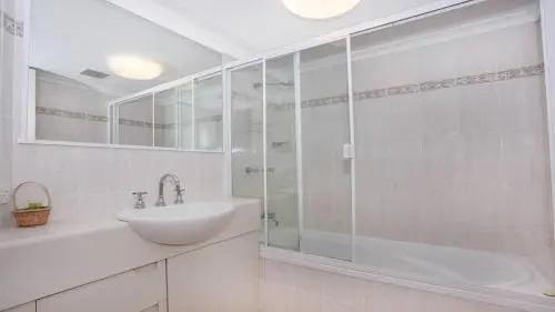 Unit 1 The Rocks 1746 David Low Coolum Beach Linen Included Wifi 500 Bond