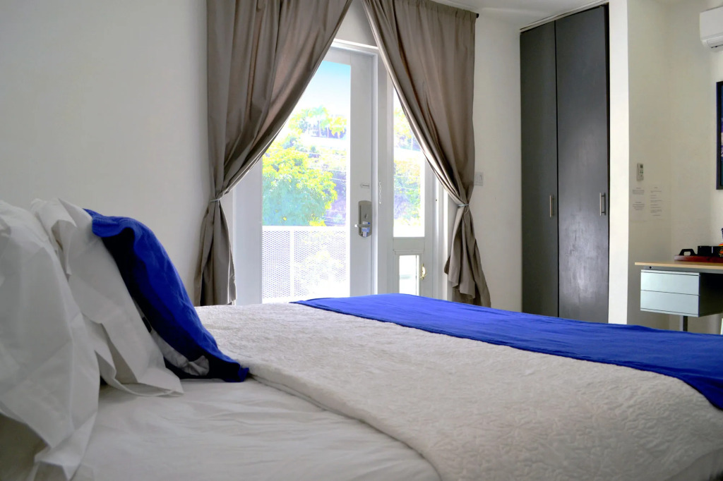 Casa Verde Hotel - Steps to the Beach, Pool, Restaurant & Bar