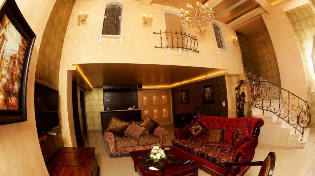 Queens Suite Hotel