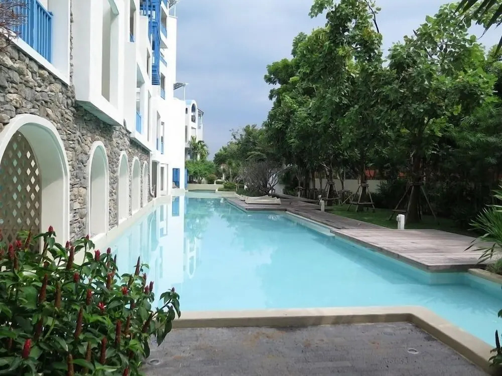 Chelona huahin beachfront resort condo