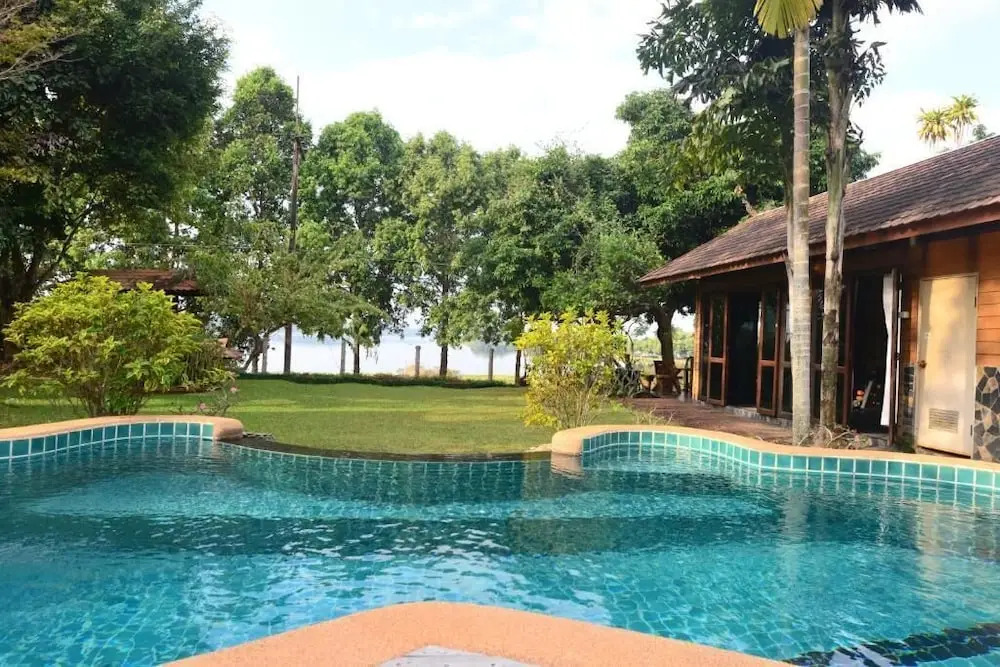 Viang Yonok Hotel, Restaurant, Sports Club