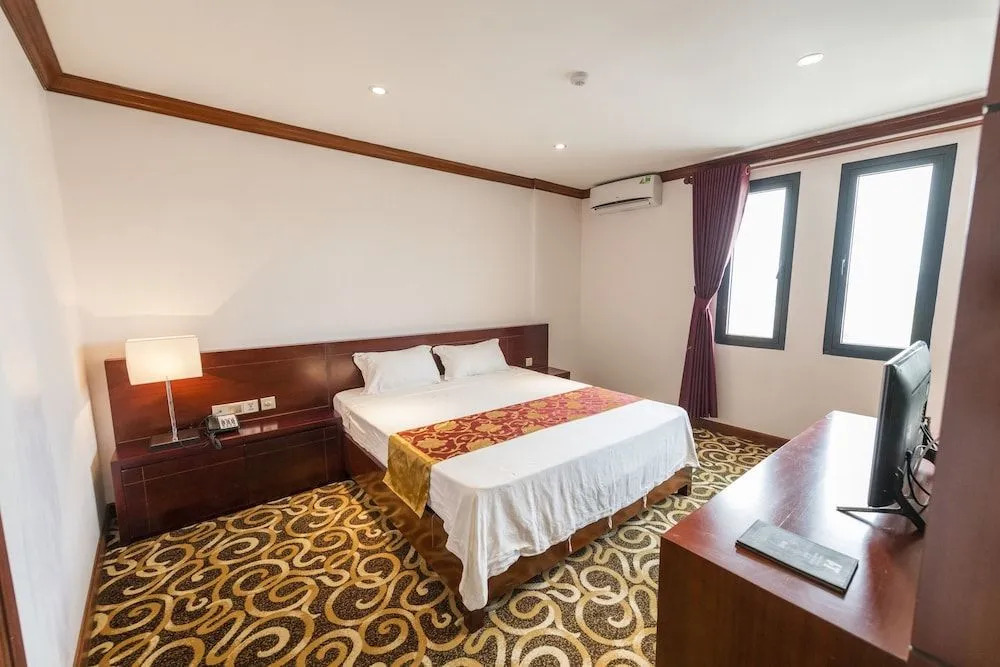 HOANG TRUNG HOTEL - Cô Tô