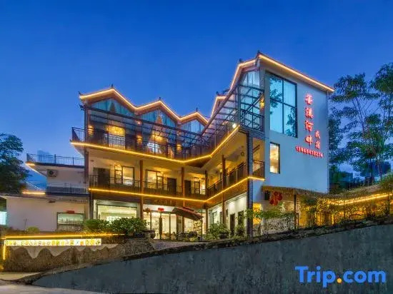 Moxi Riverbank  · Vacation Boutique Inn